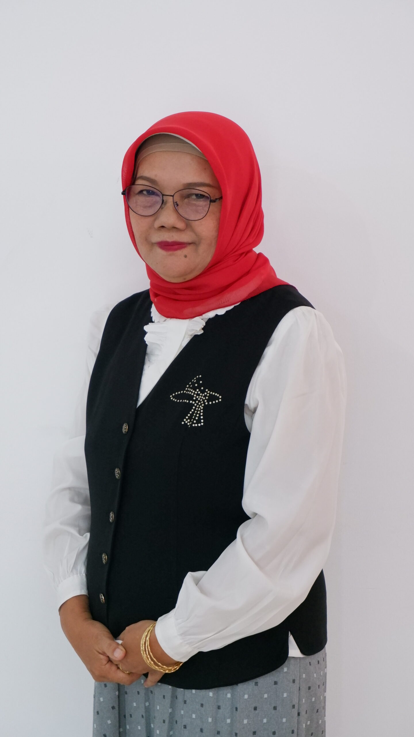 Assoc. Prof. Dr. Dra. R.A. Marlien, M.M. Assoc. Prof. Dr. Dra. R.A. Marlien, M.M.